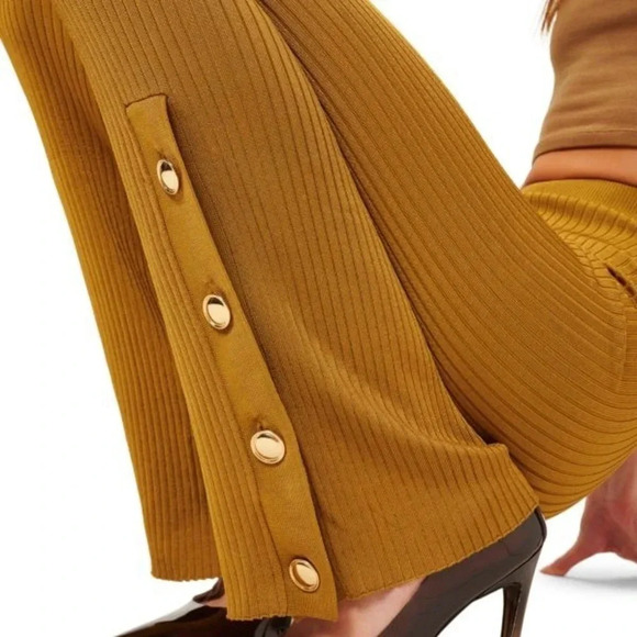 GOOD AMERICAN Plaited Boss Flare Pants Golden Brown 4 - Picture 7 of 12